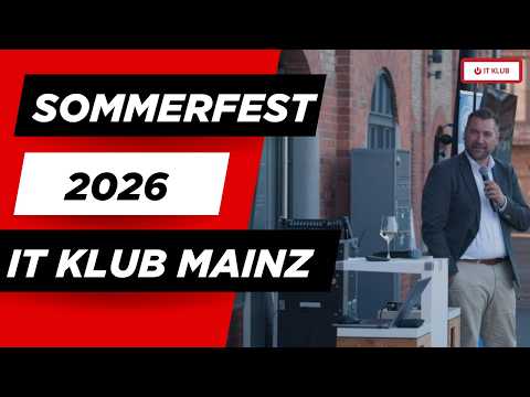 Sommerfest 2026 des IT Klub Mainz: Redner mit Mikrofon vor dem Gutenberg Digital Hub