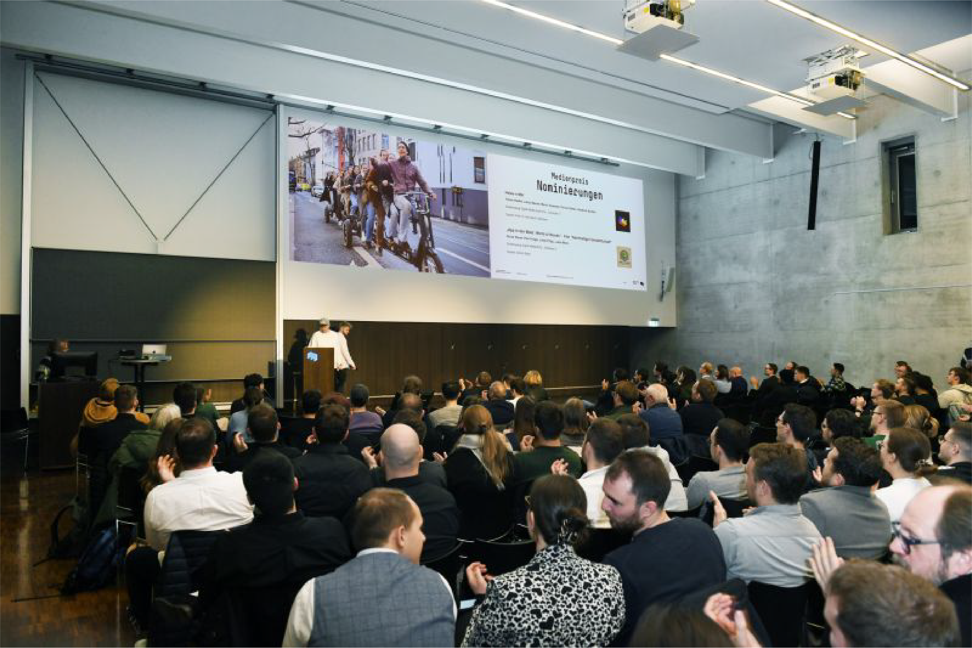 Foto einer Versammlung