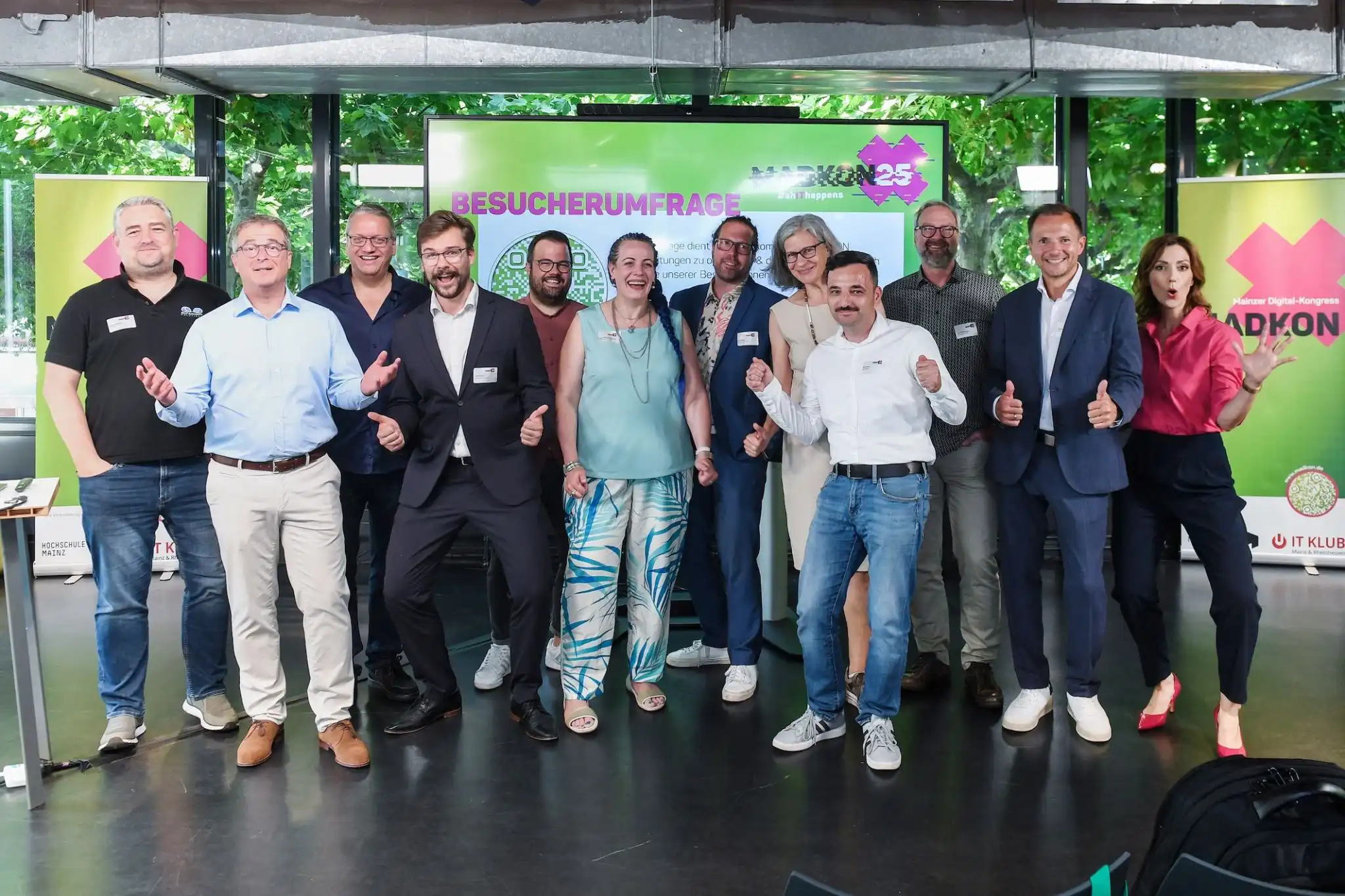 Gruppenbild der Teilnehmenden und Speaker:innen