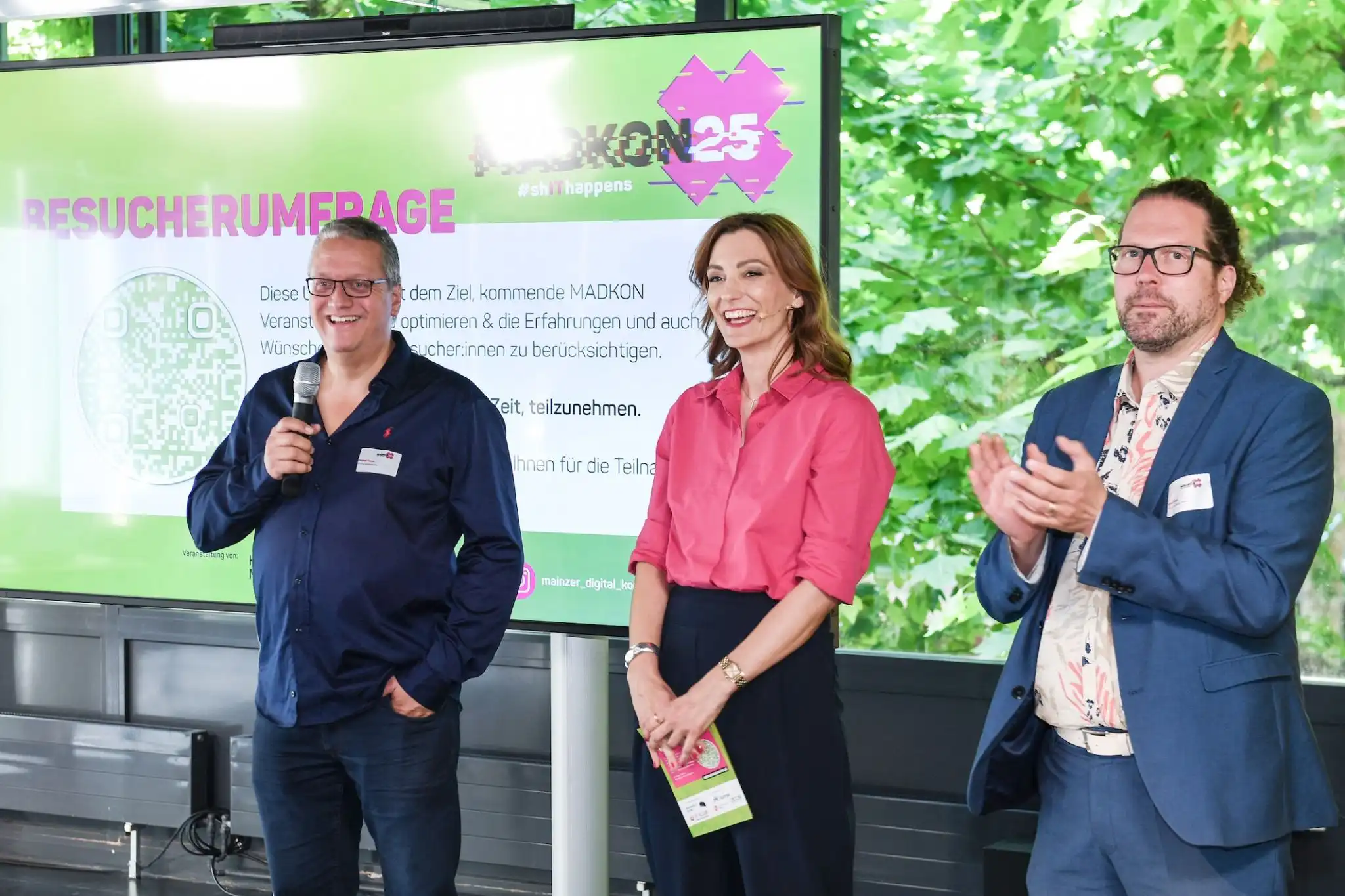 Gruppenbild der Teilnehmenden und Speaker:innen